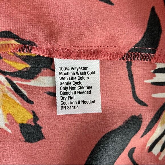 Madison Curvy Essentials Red Multi Floral Button-Up Blouse Red Coral Size 1X - Picture 8 of 8